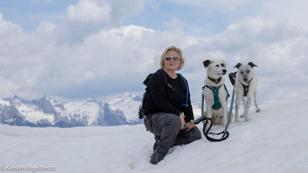 Foto von Chris Rupp mit ihre beiden Hunde Nemo und Pirata